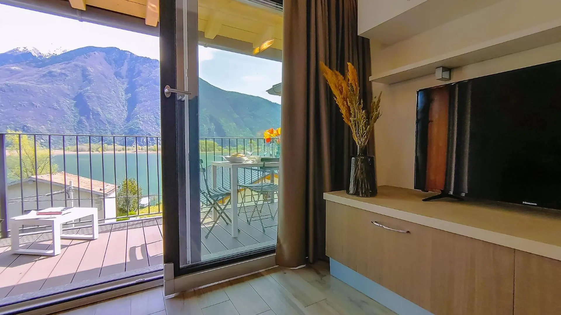 Dascio Dolce Ferienwohnung Panorama Balkon Am See 0*,  Italy